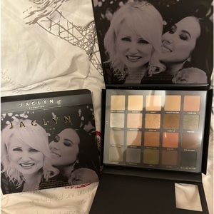Jaclyn Dear Mom palette